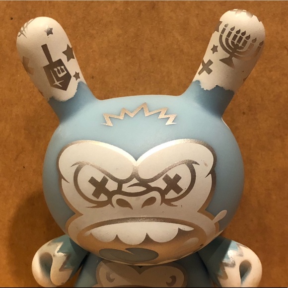 Kidrobot and Jeremy “MAD” Madl HolidAPE Dunny - Picture 5 of 6